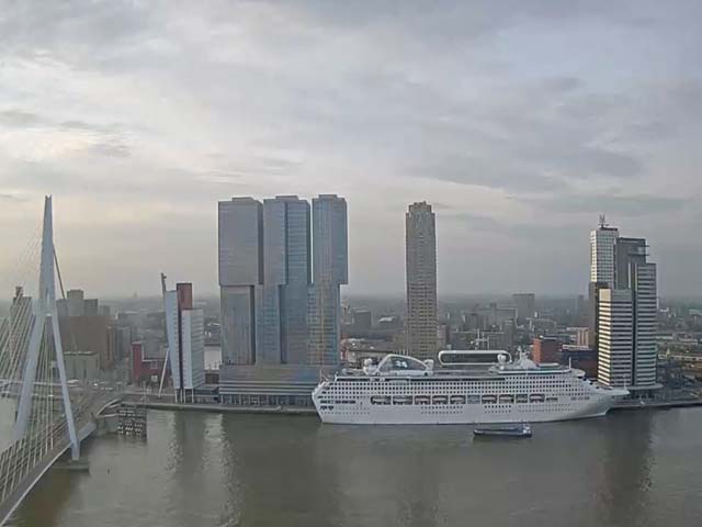 Cruiseschip ms Sea Princess van Princess Cruises aan de Cruise Terminal Rotterdam